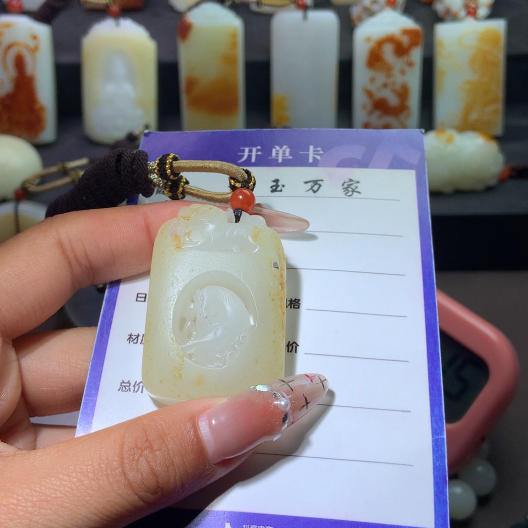 和田玉吊坠未镶嵌小**泥