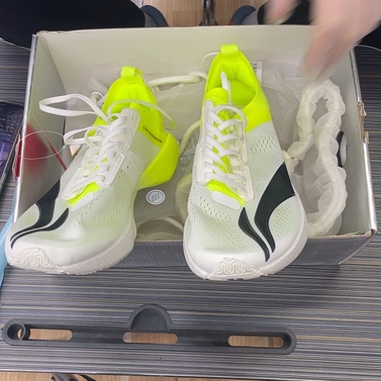 75号李宁跑鞋39.5……245底微脏