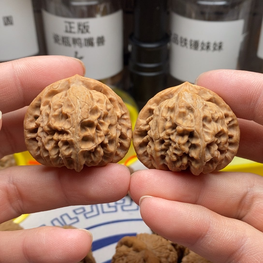 核桃把件四零宫灯