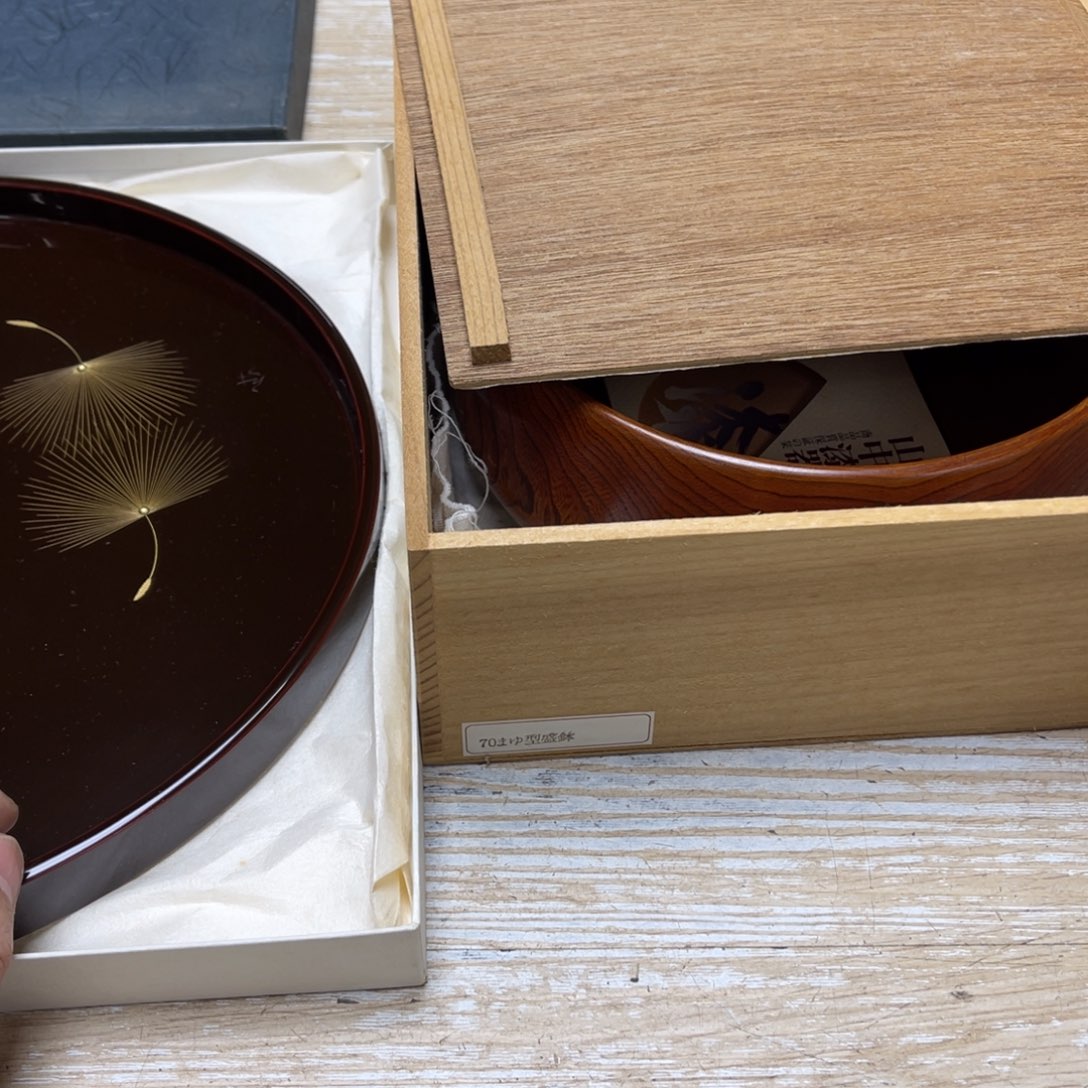 瓷片1****6密密麻麻地排列着一个