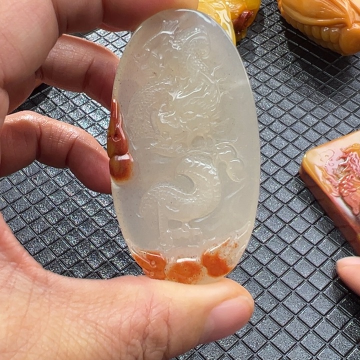 石英质玉（黄龙玉）颈饰未镶嵌