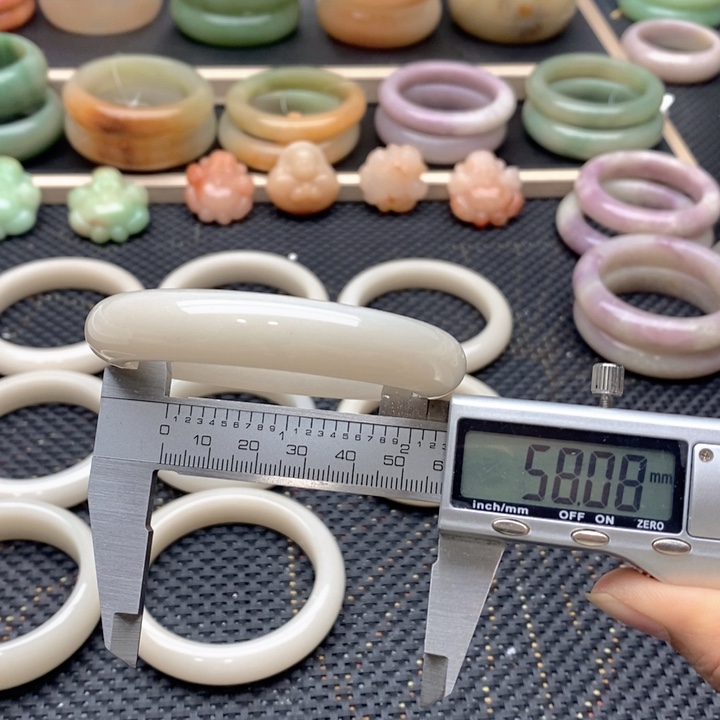 石英质玉手镯未镶嵌