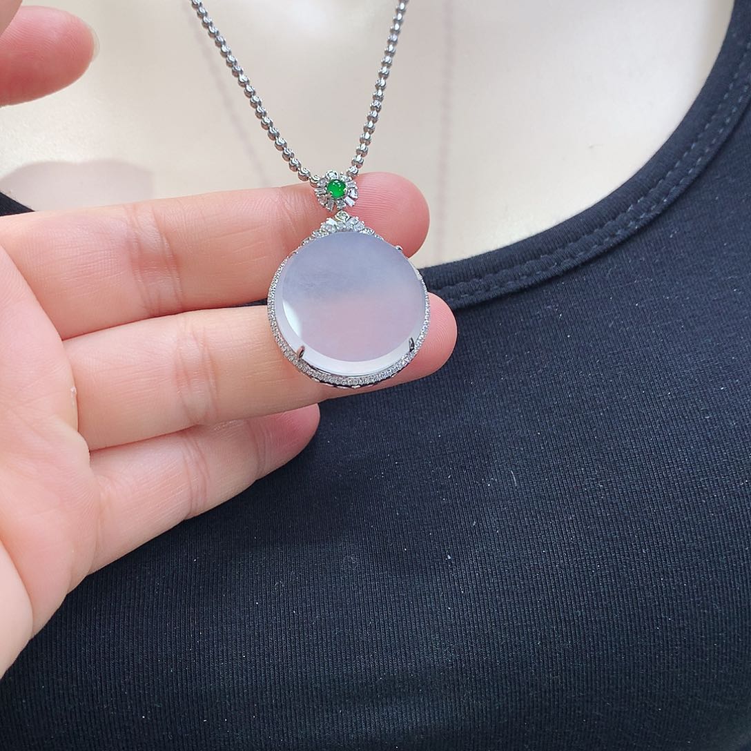 翡翠颈饰18K金镶嵌圆牌