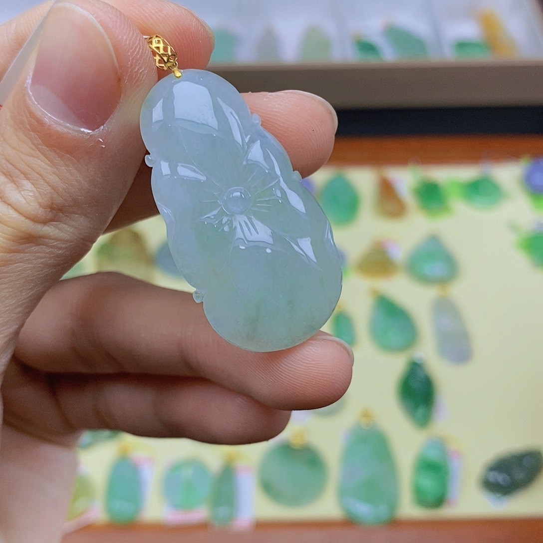 翡翠颈饰18K金镶嵌翡翠