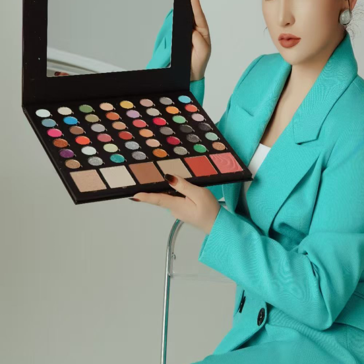 雾孜素美璀璨眼影高光修容盘 قاپاق سۇرۇق 