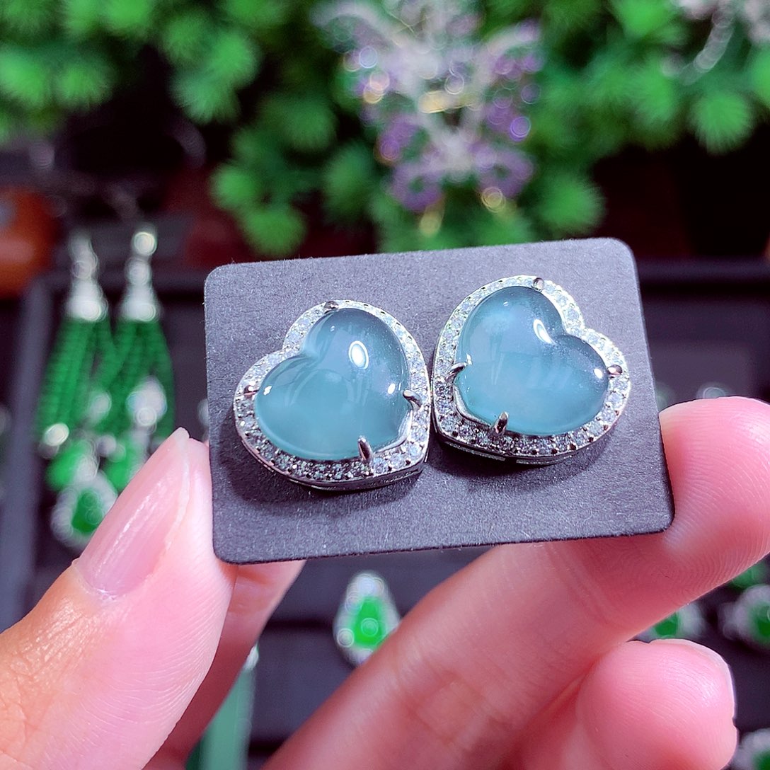 颈饰未镶嵌翡翠天然