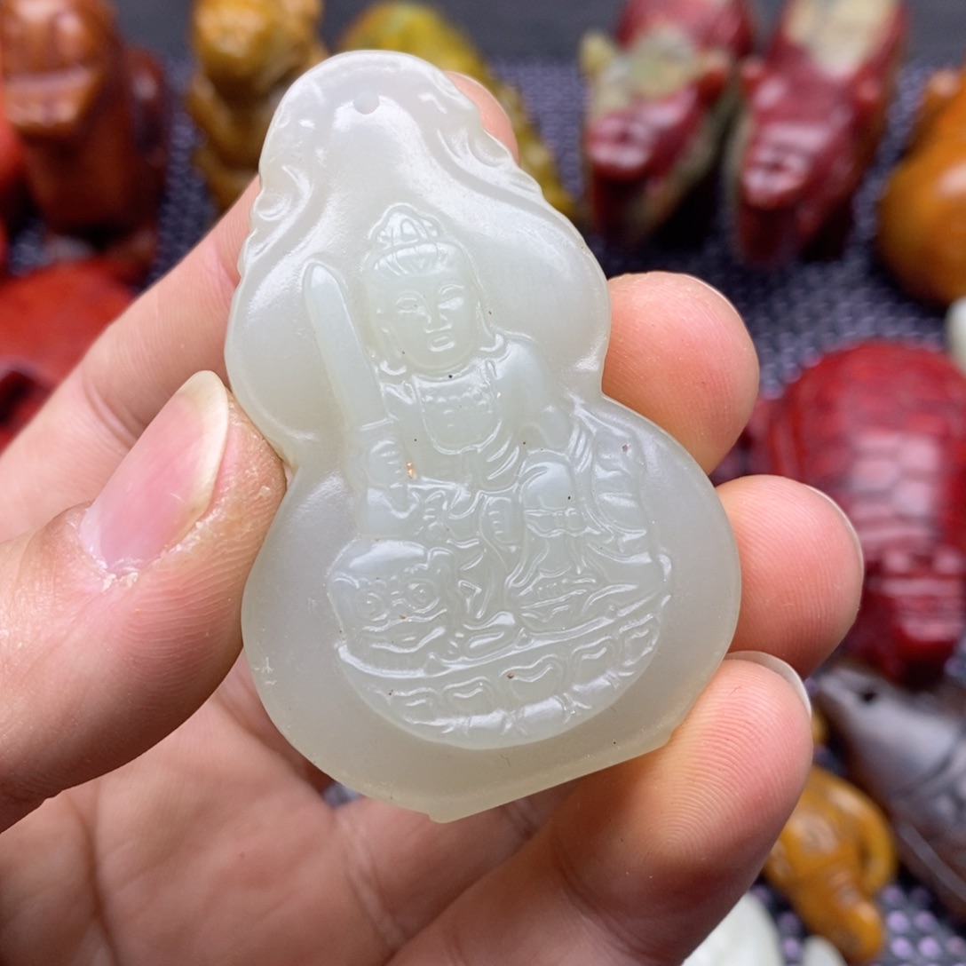 蛇纹石玉颈饰未镶嵌