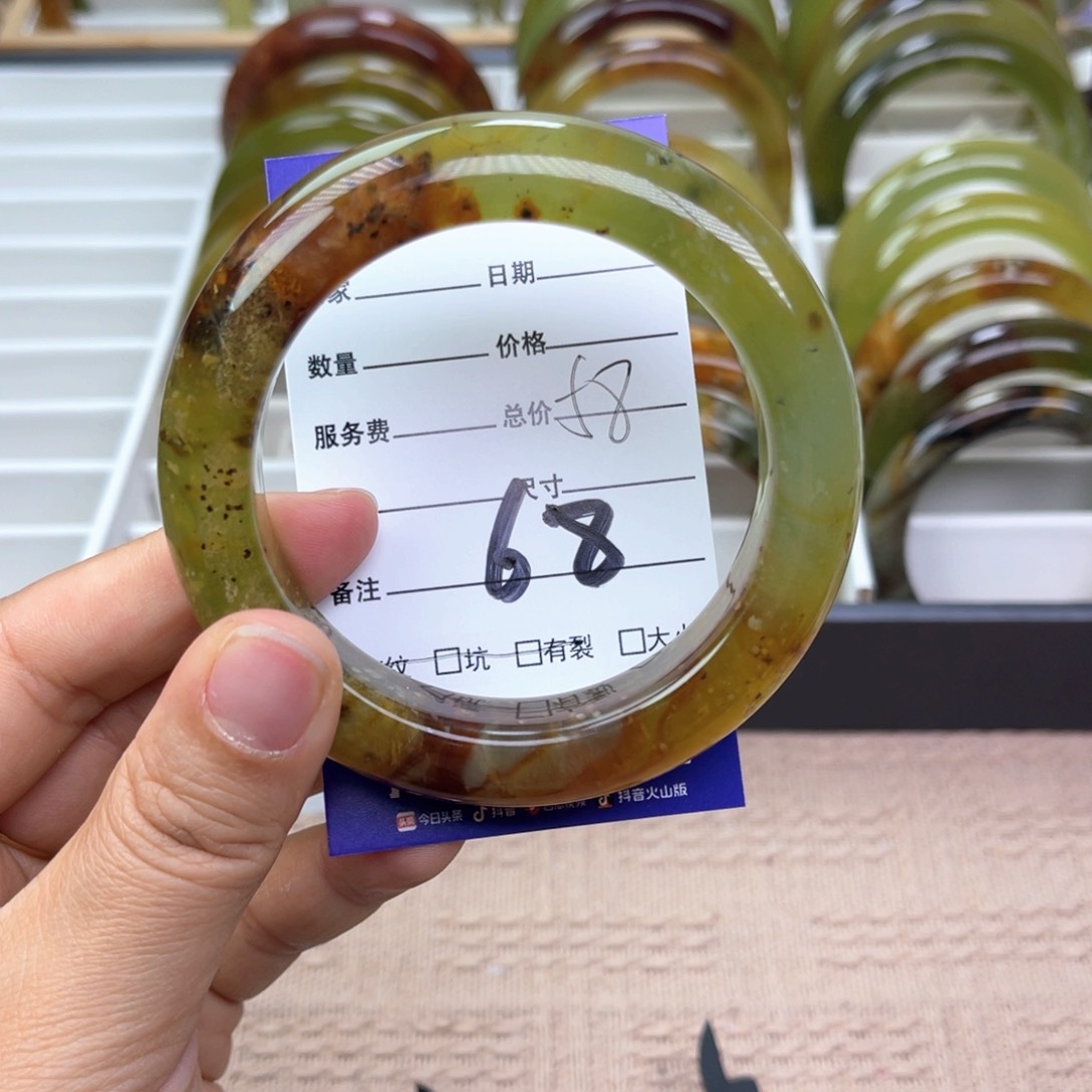 蛇纹石玉手镯未镶嵌