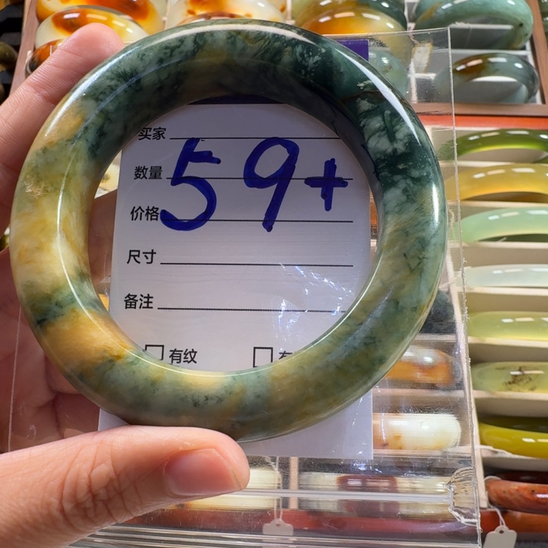 蛇纹石玉未镶嵌手镯有条纹