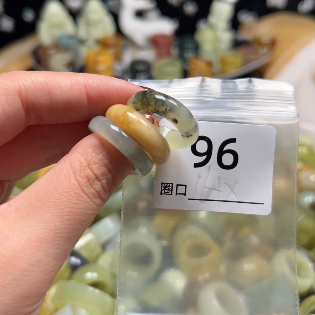 大***头蛇纹石玉未镶嵌戒指