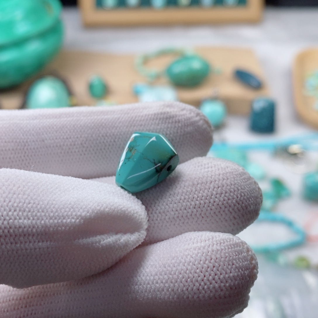 绿松石颈饰未镶嵌