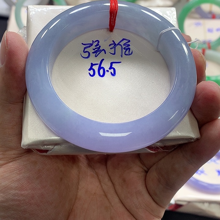 翡翠手镯未镶嵌翡翠