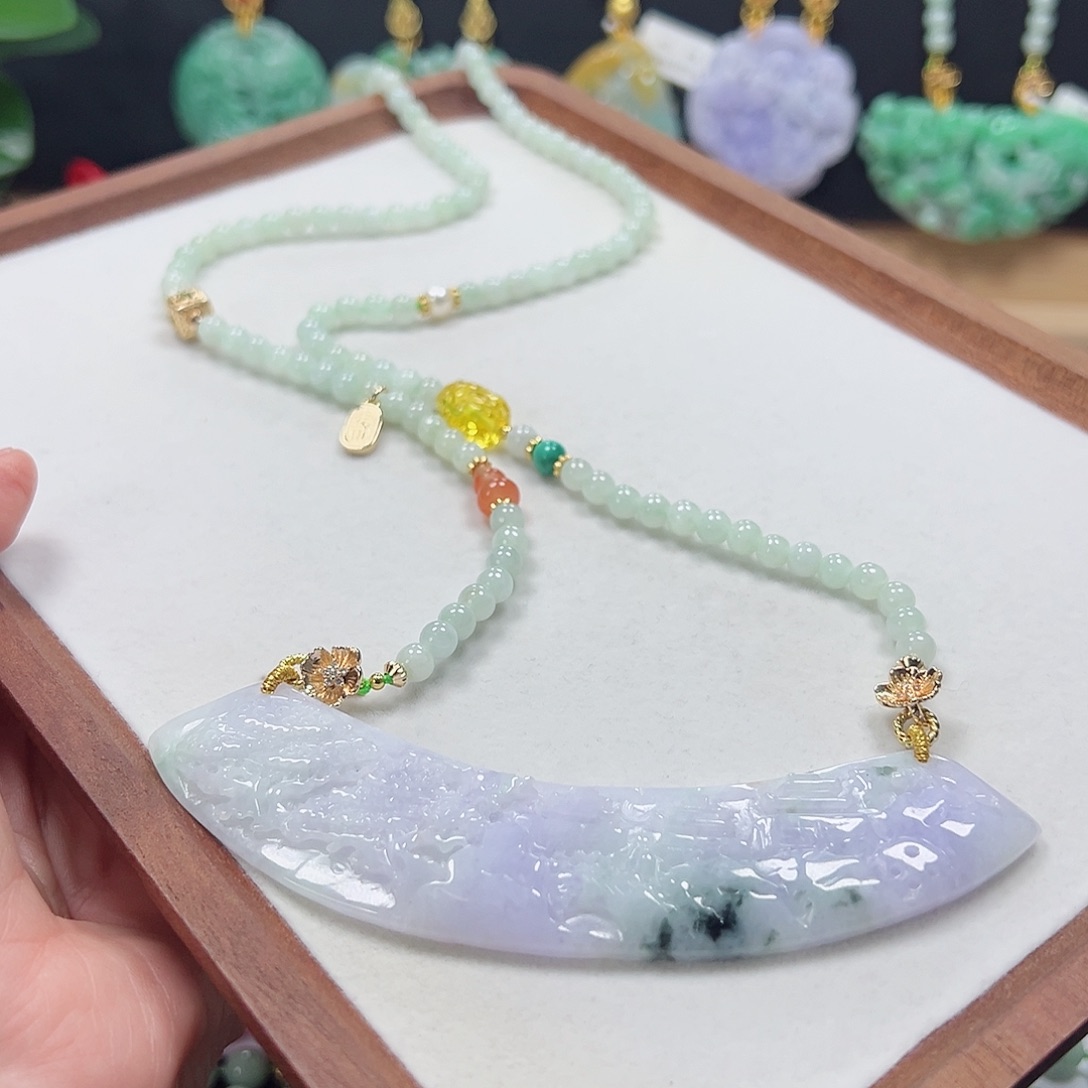 颈饰未镶嵌翡翠吊坠