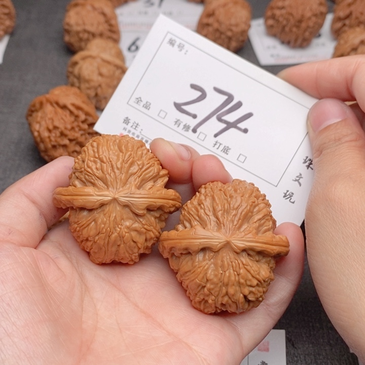 文玩核桃吊坠43.5白狮子274