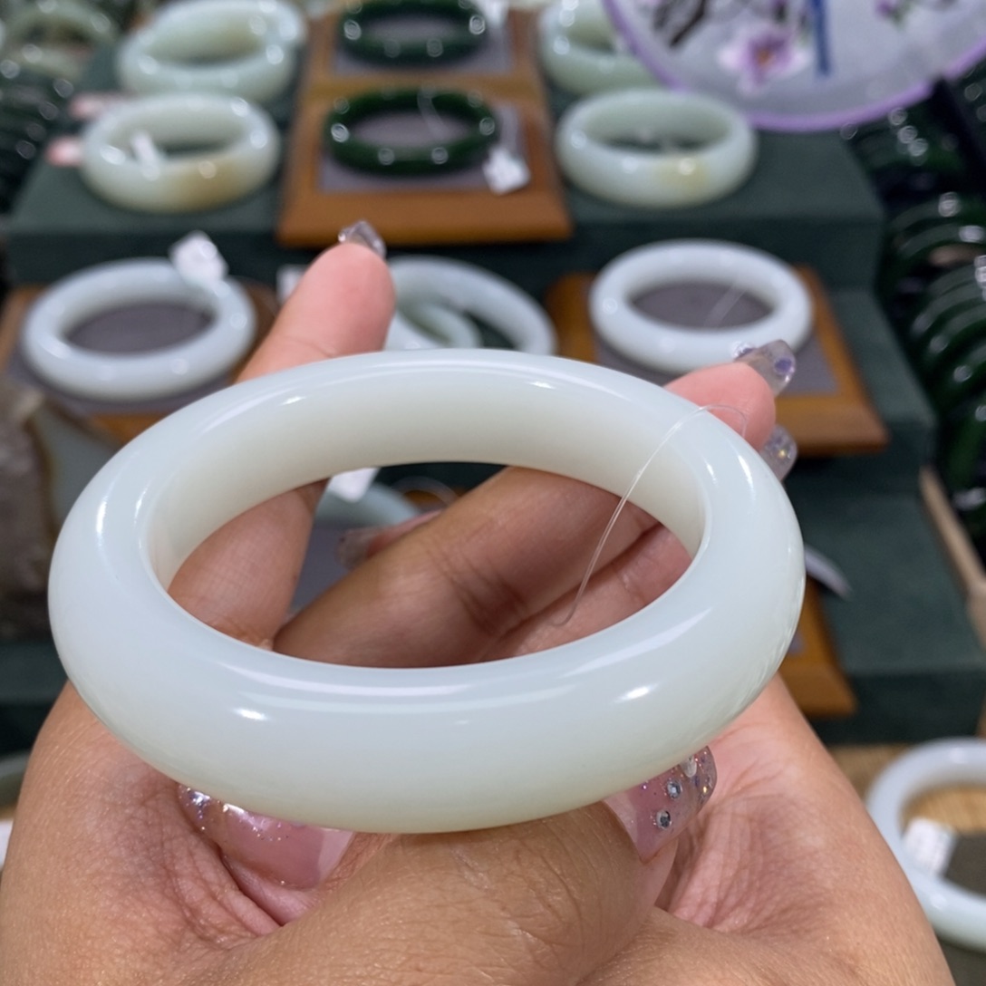 和田玉未镶嵌手镯