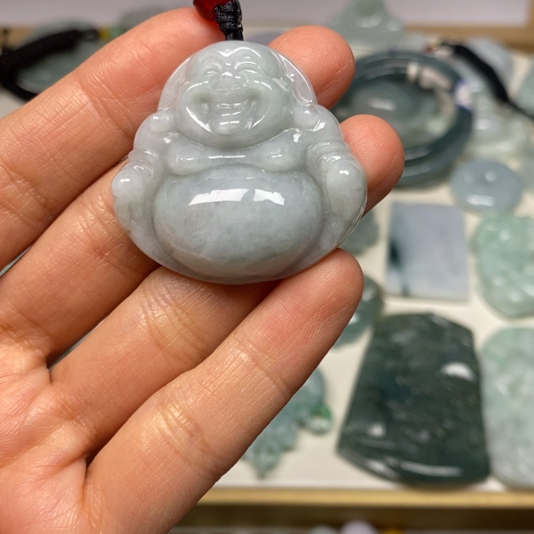 翡翠颈饰未镶嵌佛公