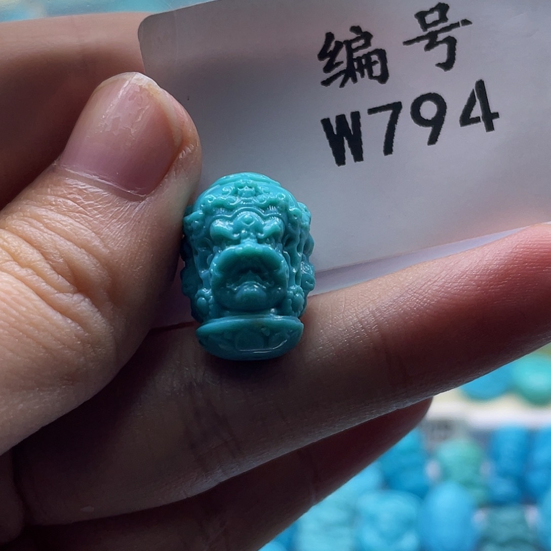 玩***光绿松石未镶嵌颈饰