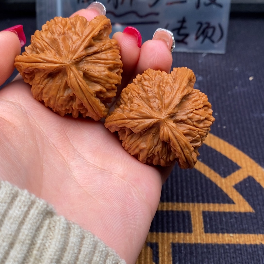 白***色文玩核桃把件白狮子