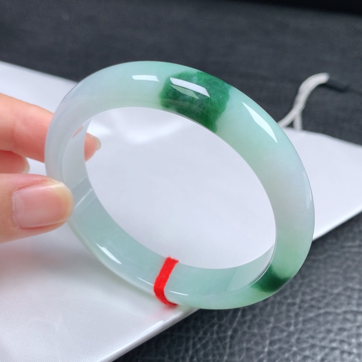 翡翠未镶嵌手镯  