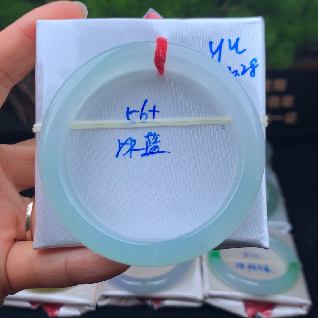 翡翠手镯未镶嵌手镯
