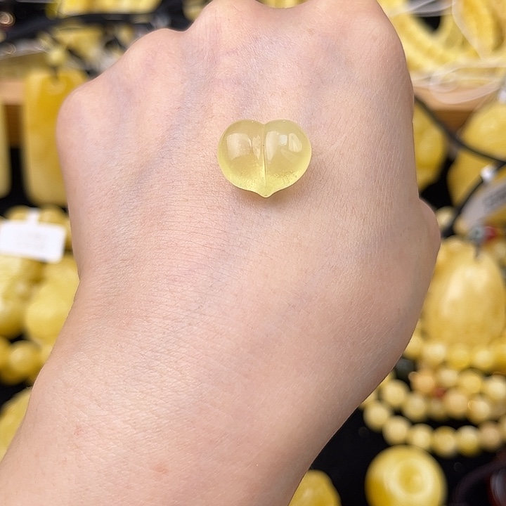 琥珀未镶嵌颈饰琥珀