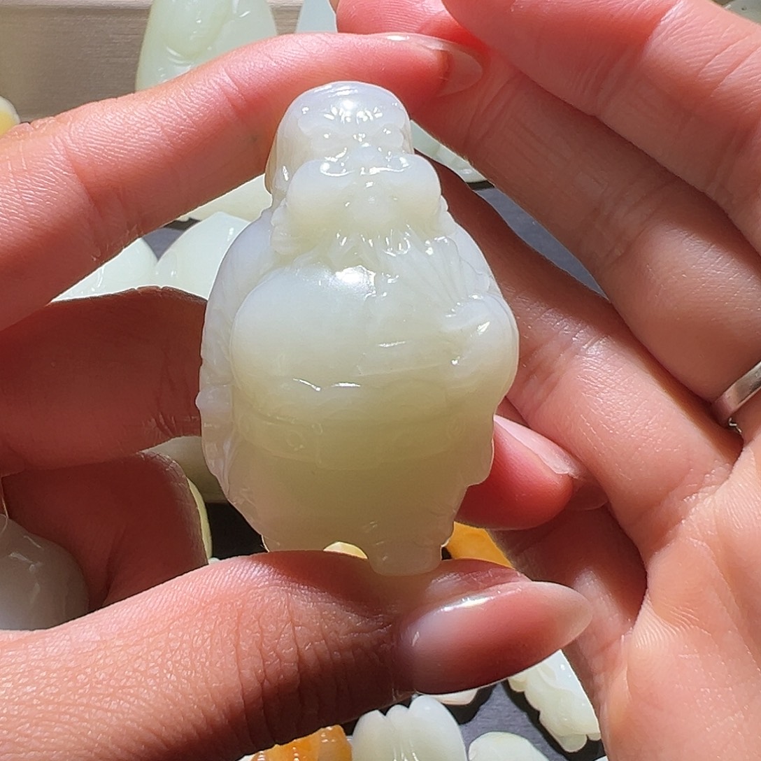 古***子和田玉未镶嵌颈饰