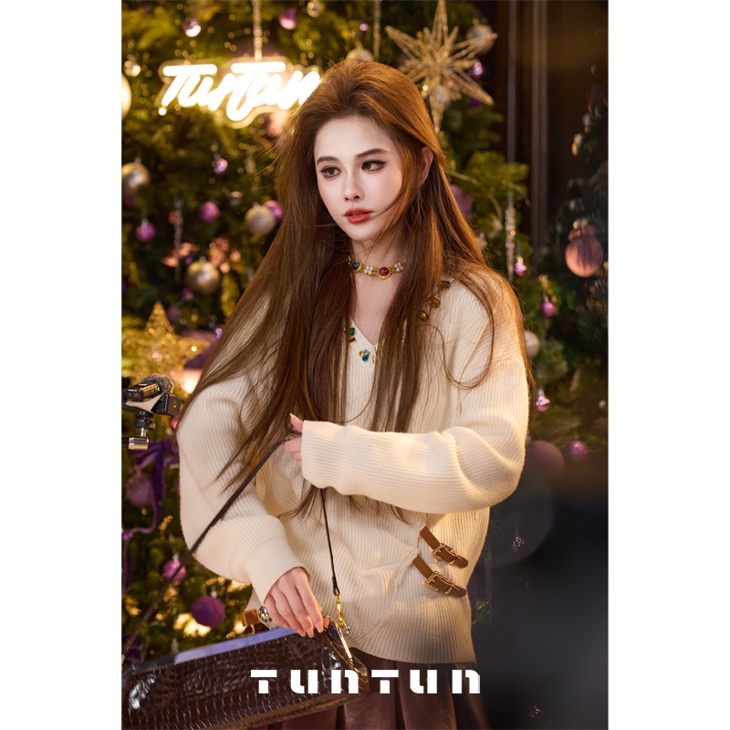 12月21号上新【宝藏碎片 杏色】腰线分割 显瘦V领钉珠毛衣