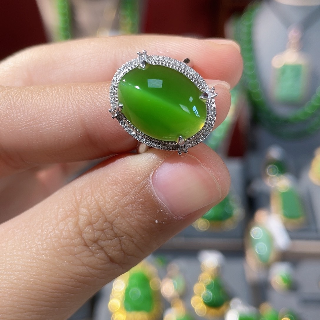 和田玉（碧玉）吊坠18K金镶嵌