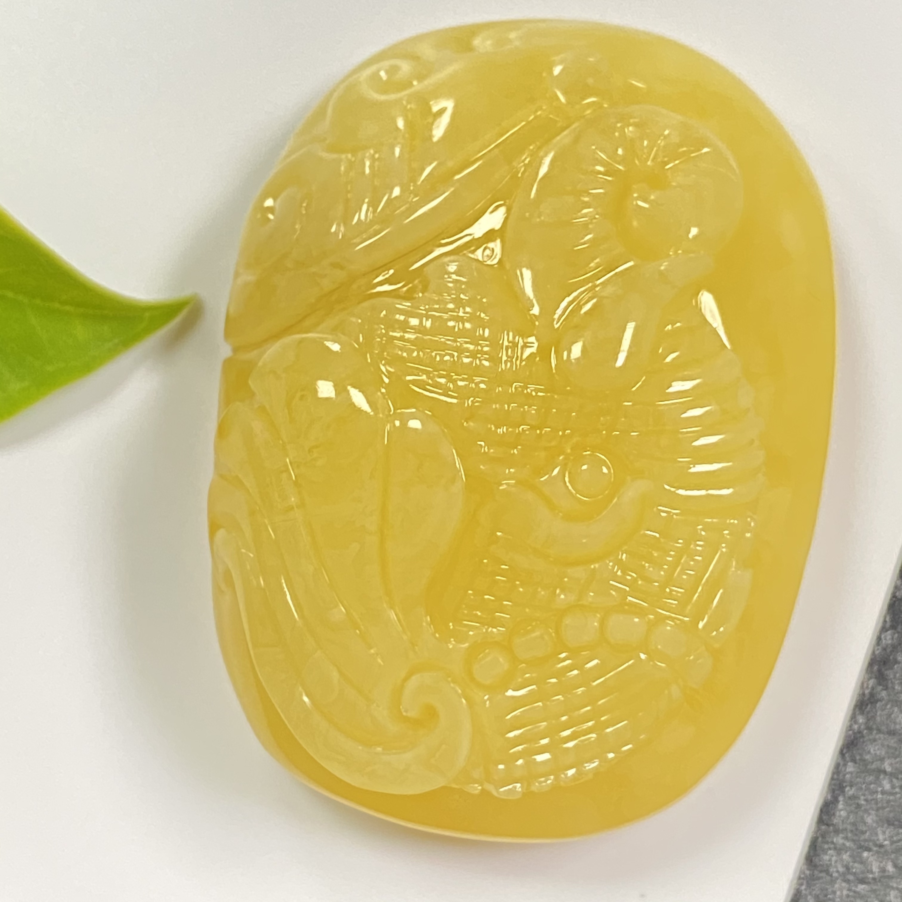 「戴琴珠宝」Q1198-蜜蜡雕刻件吊坠（多样性发其一）