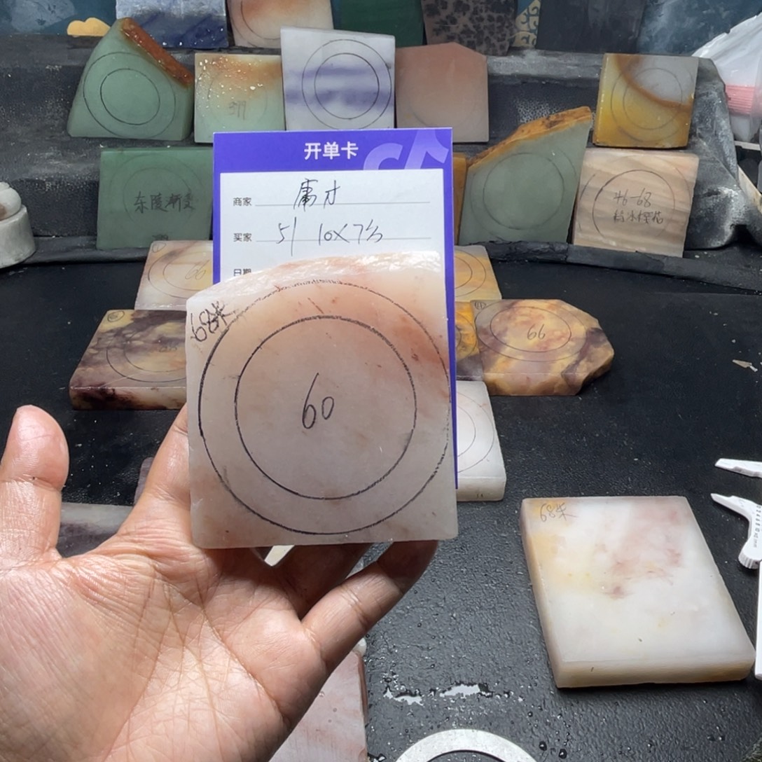 庸****石英质玉（金丝玉）未镶嵌手镯定制手镯