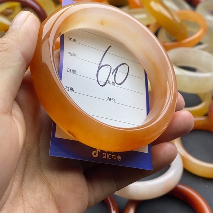 未镶嵌手镯石英质玉