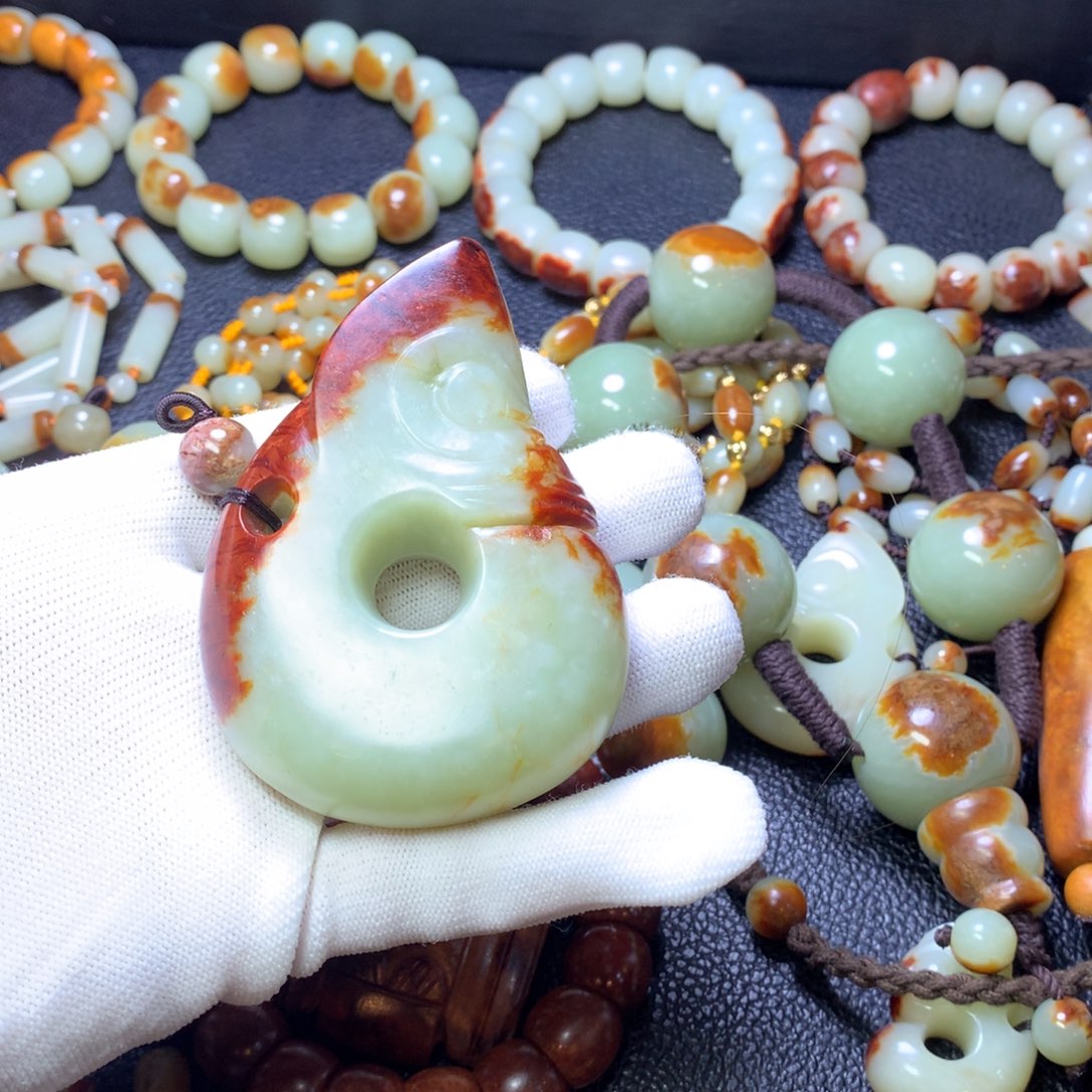 未镶嵌岫岩河磨玉（透闪石质玉）把件“**”