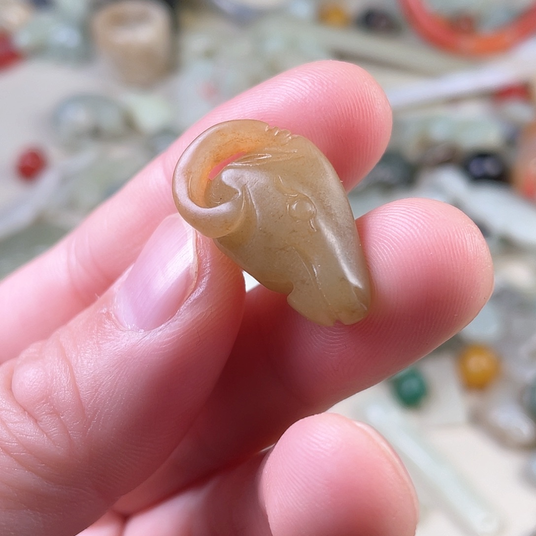 和田玉（糖玉）未镶嵌颈饰