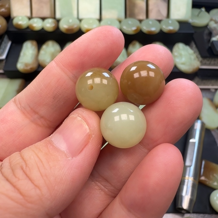 龍***下和田玉未镶嵌颈饰