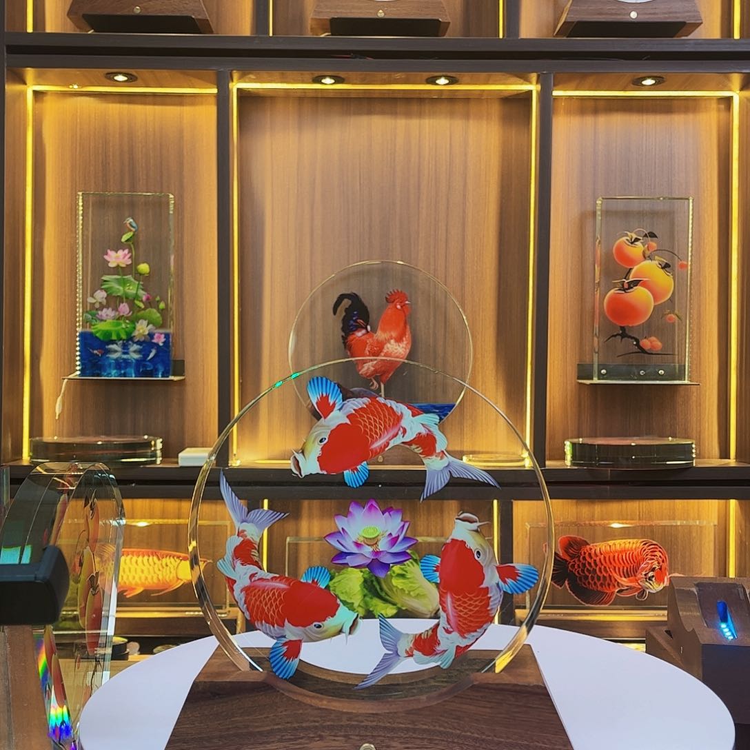 【闪购商品】人造水晶用****2三条鲤鱼图圆形瑕疵20*20*4