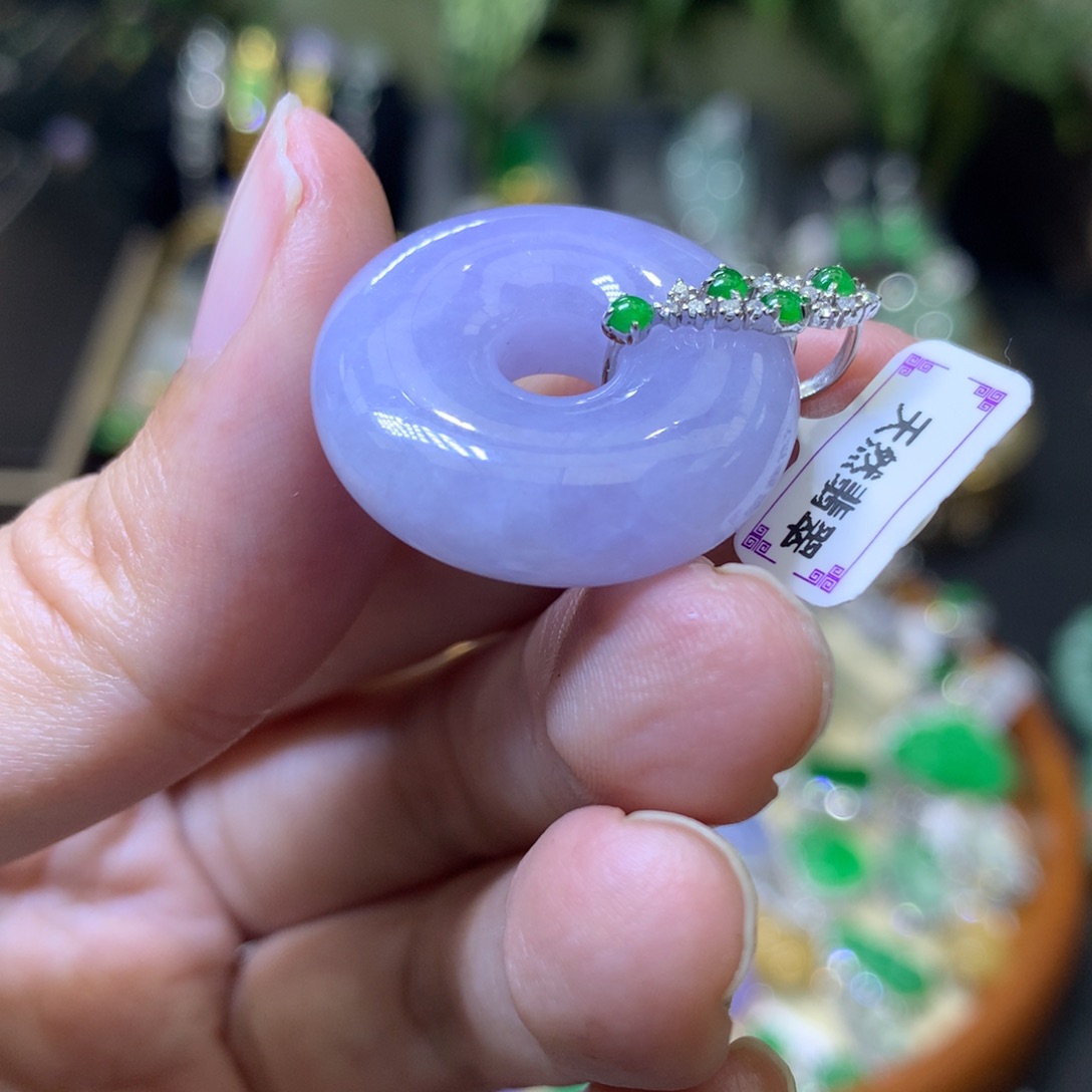 颈饰18K金镶嵌翡翠