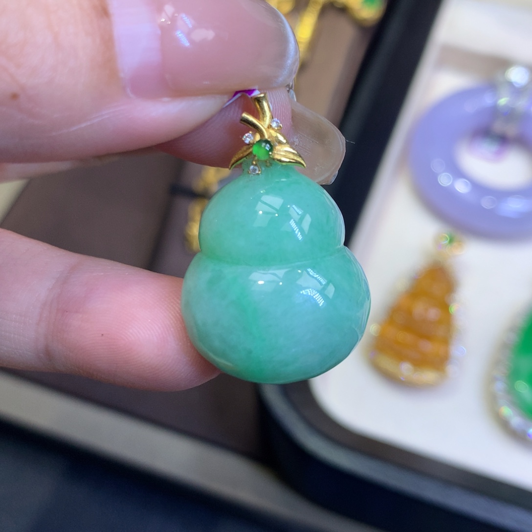 翡翠18K金镶嵌颈饰