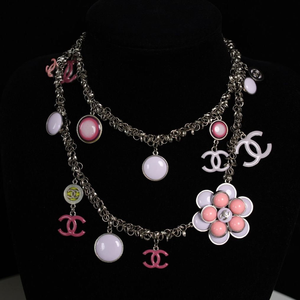 Chanel 珐琅花朵多元素长项链