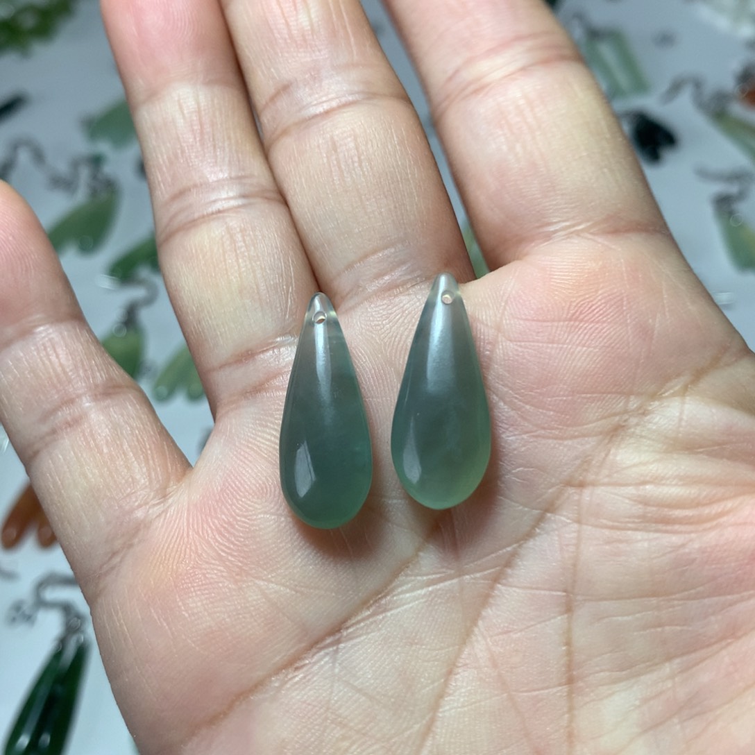 蛇纹石玉耳环未镶嵌