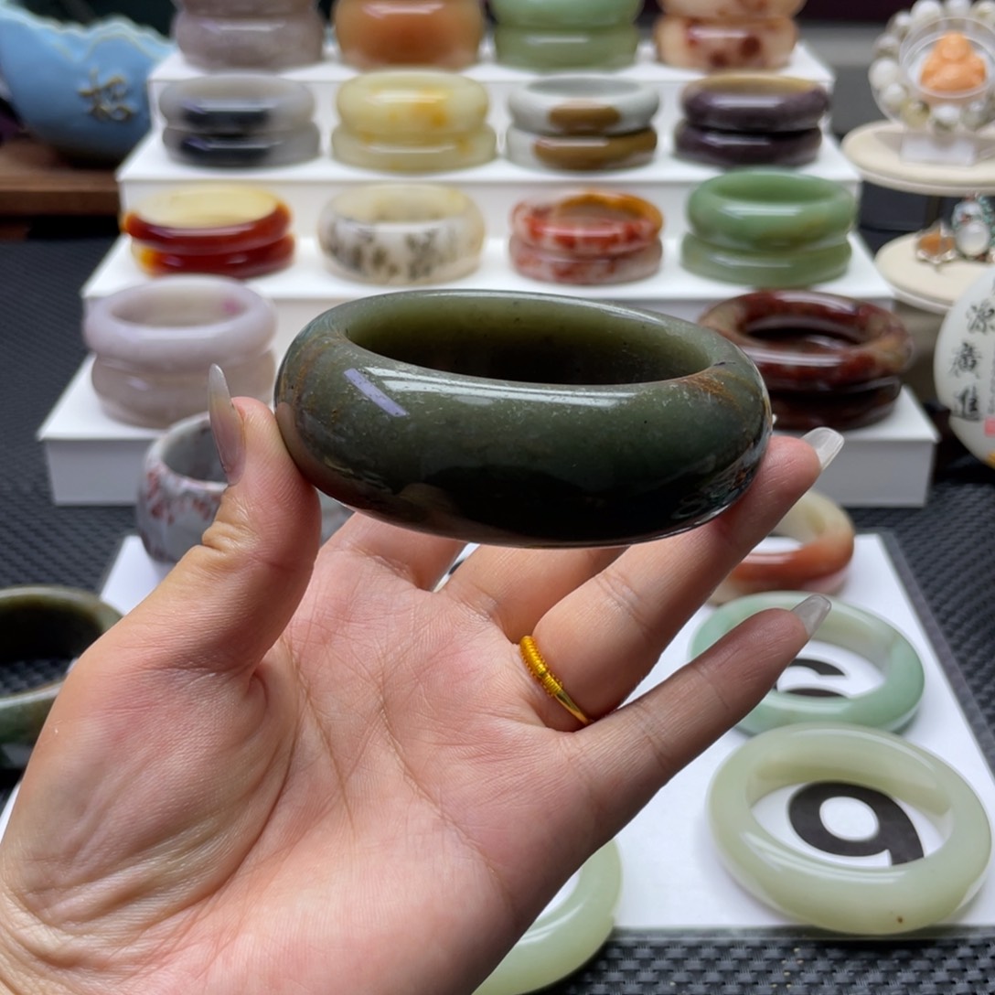 石英质玉手镯未镶嵌