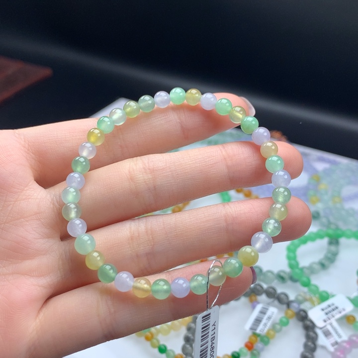 翡翠手镯未镶嵌卡