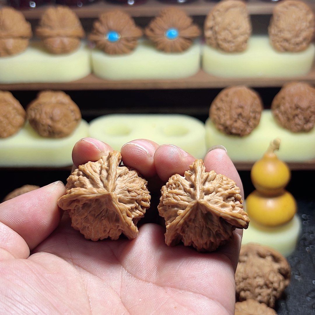 【闪购商品】文玩核桃吊坠盘山三棱