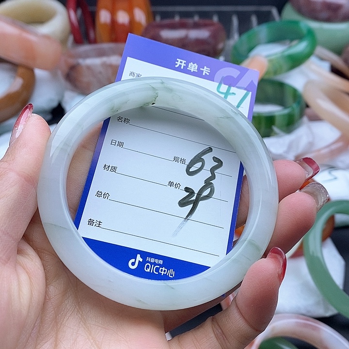 石英质玉手镯未镶嵌