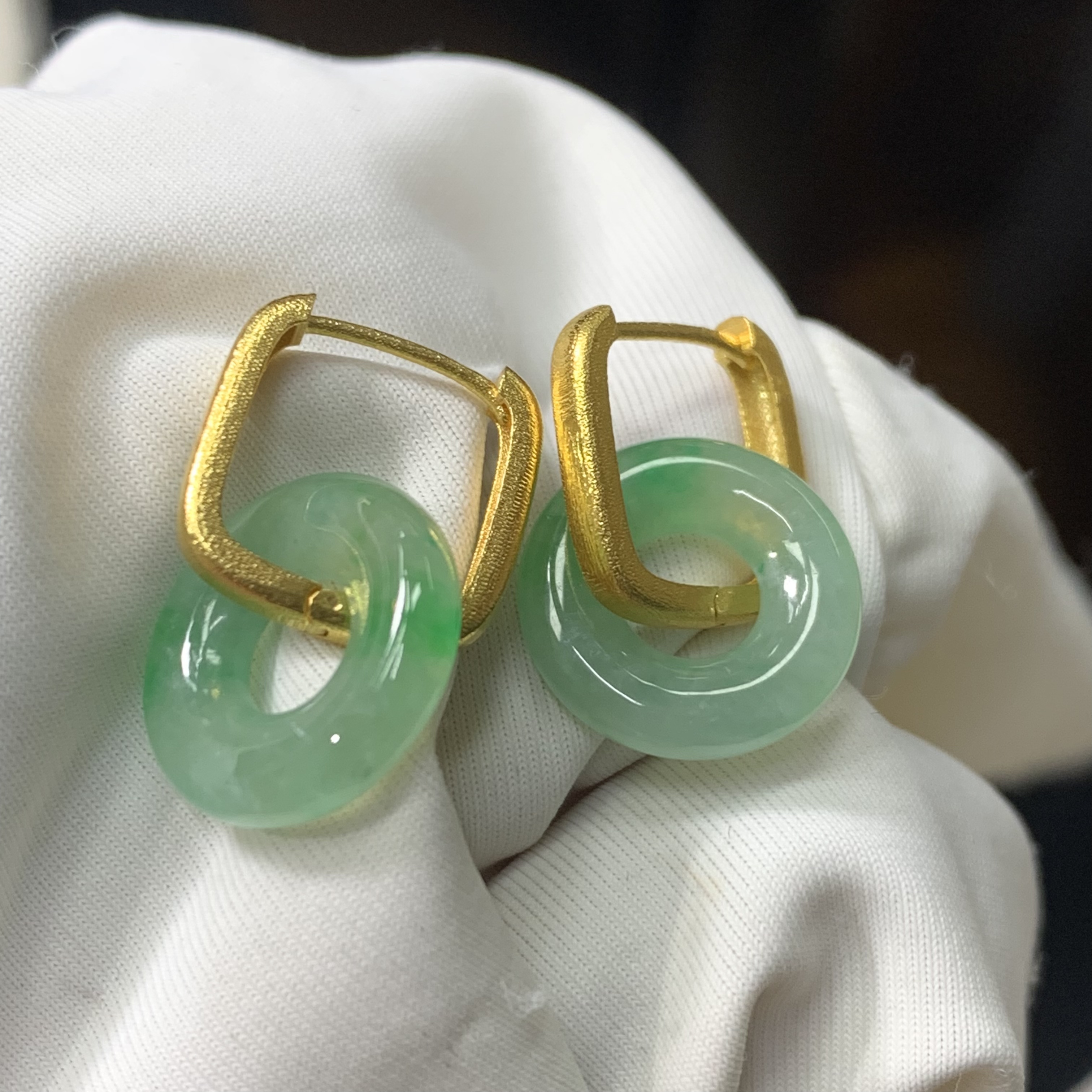 【金鑫】18k飘阳绿甜甜圈耳包*冰飘阳甜甜圈翡翠A货精致简约时尚