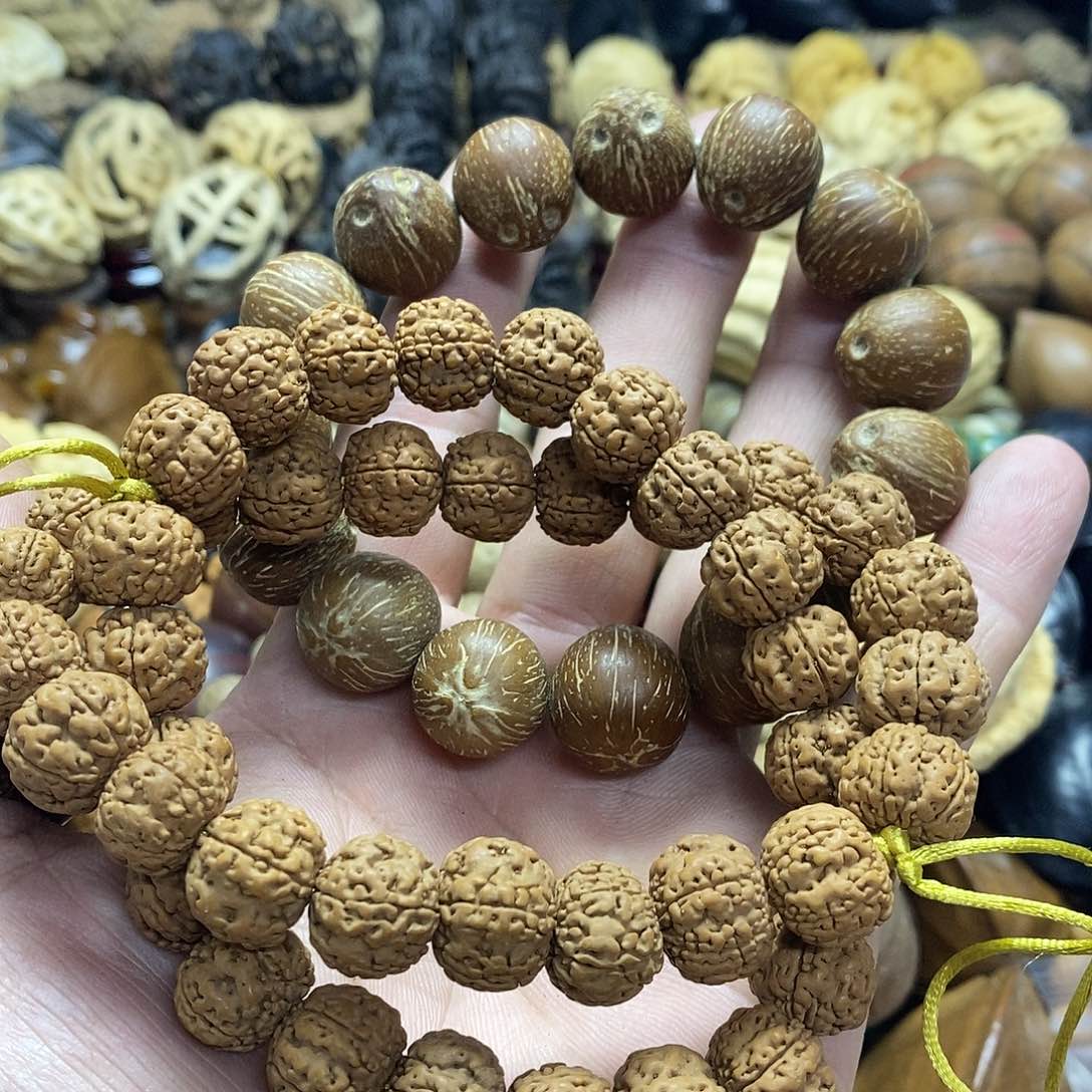 吊坠橄榄核紫金鼠加两条小金刚手串一共给35