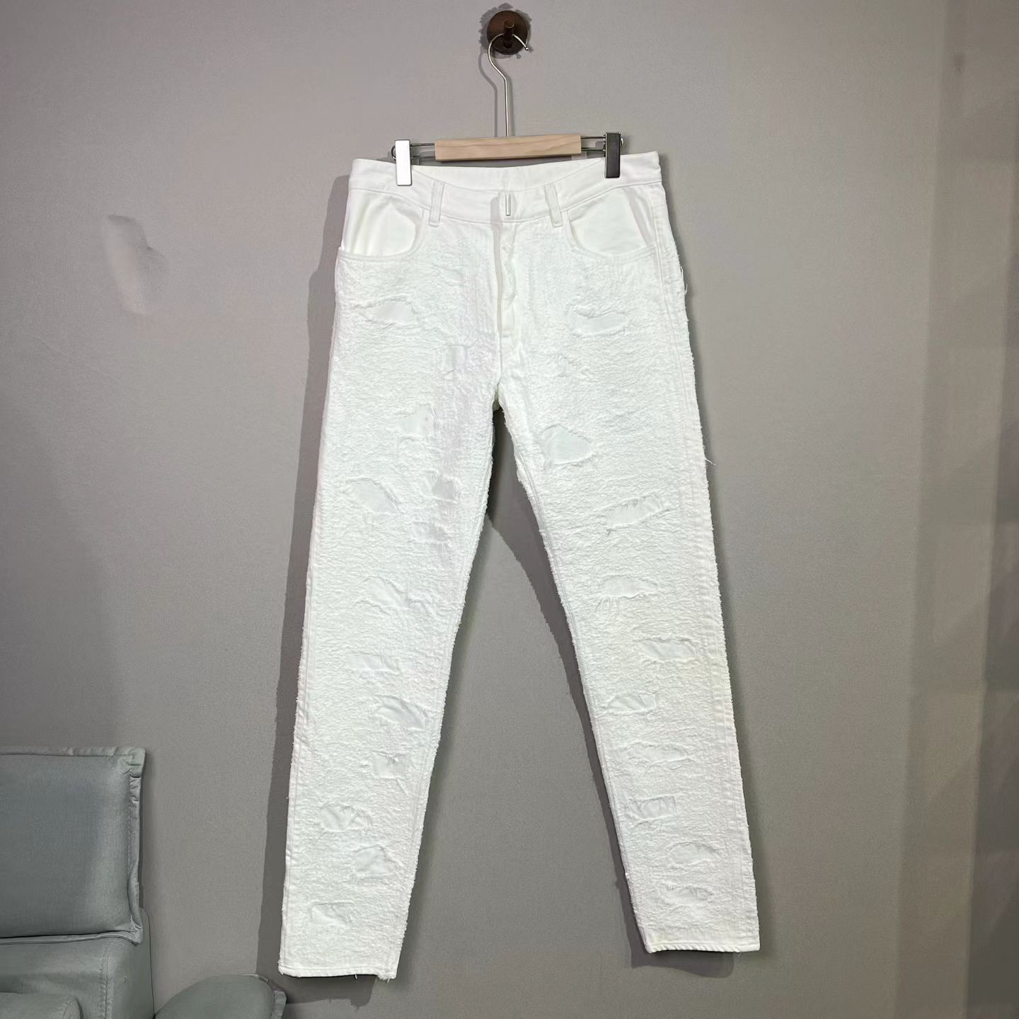 99新 Givenchy/纪梵希 糜烂破坏白色牛仔裤 尺码：33