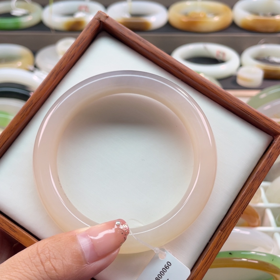 【闪购商品】和田玉手镯未镶嵌56