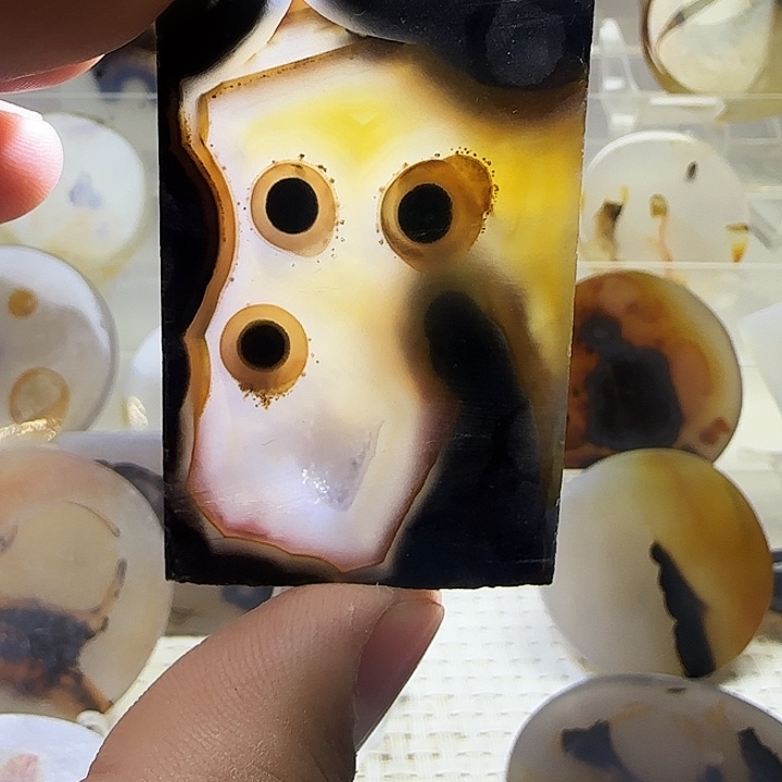 玛瑙/玉髓未镶嵌珠宝奇石