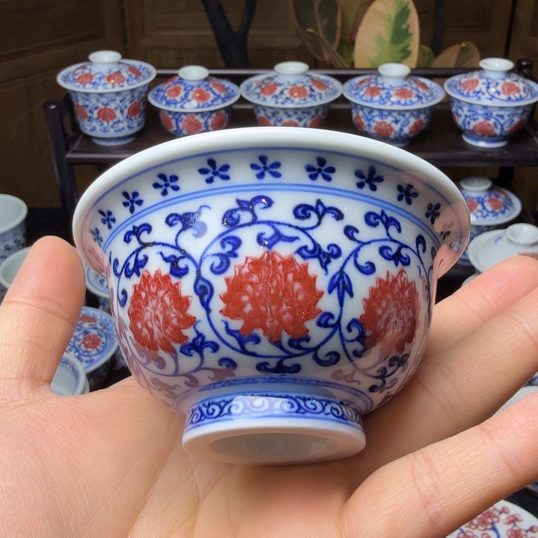 青花釉里红金刚莲压手杯