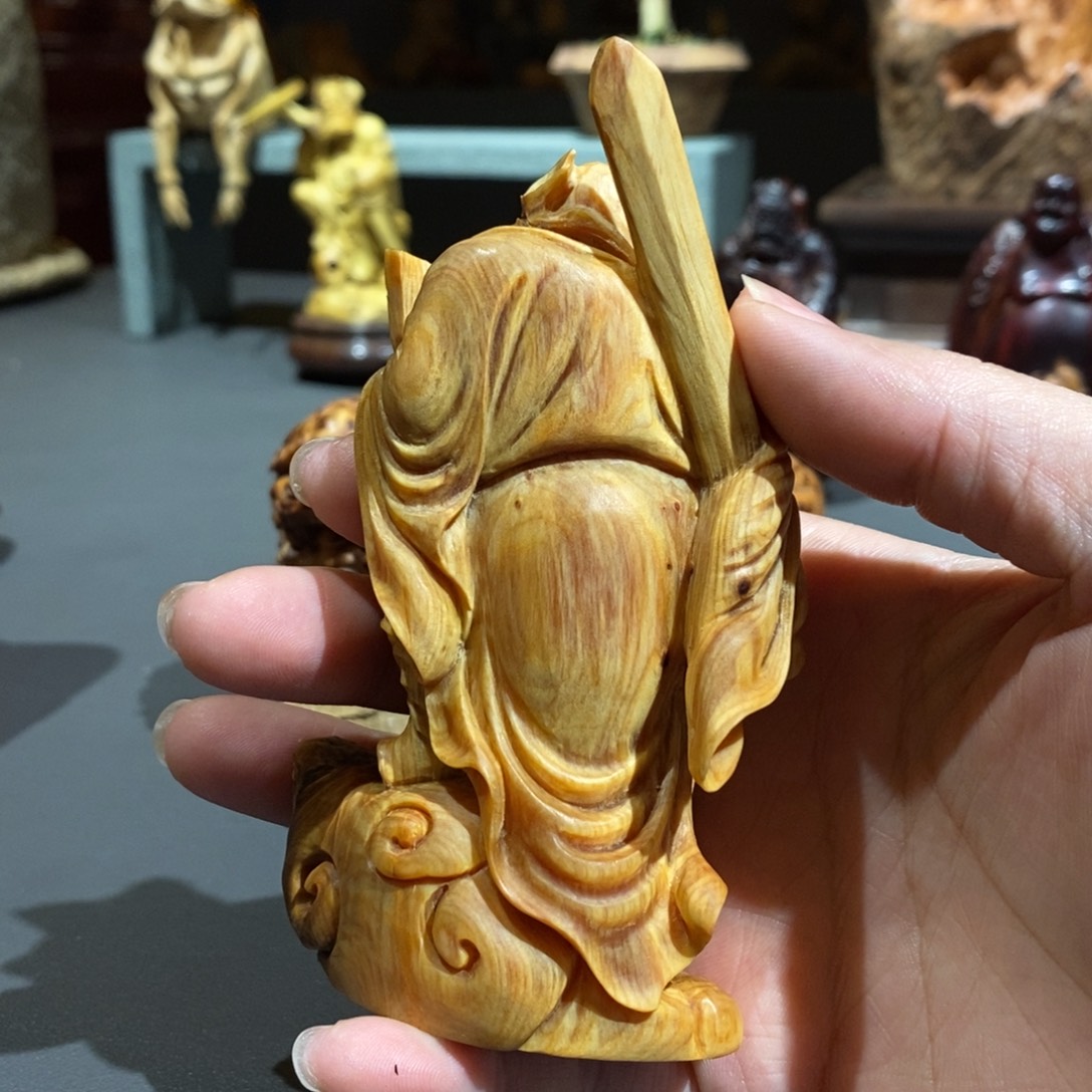 闲***雨柏木（崖柏）根抱石专拍链接